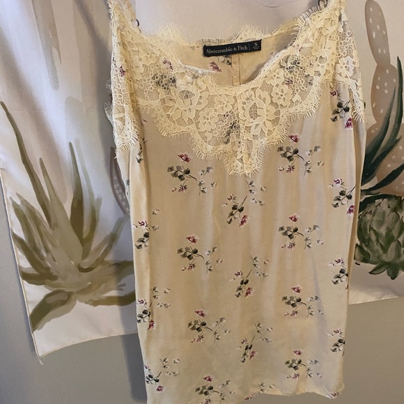 Abercrombie and Fitch top - Picture 2 of 2